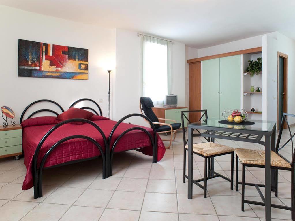Villa Meli Lupi - Residenze Temporanee Parma Eksteriør bilde